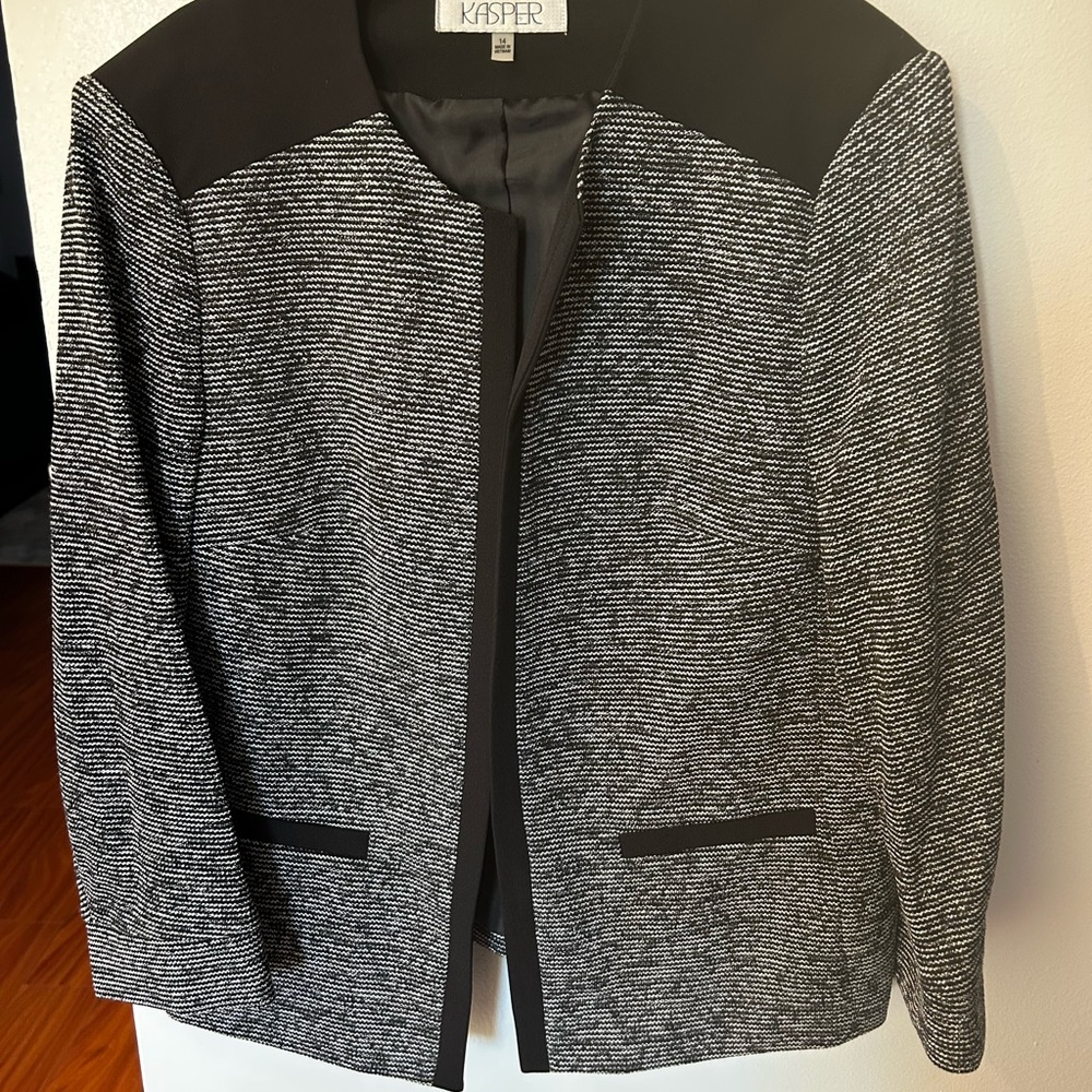 Kasper Women's Black and Gray Blazer